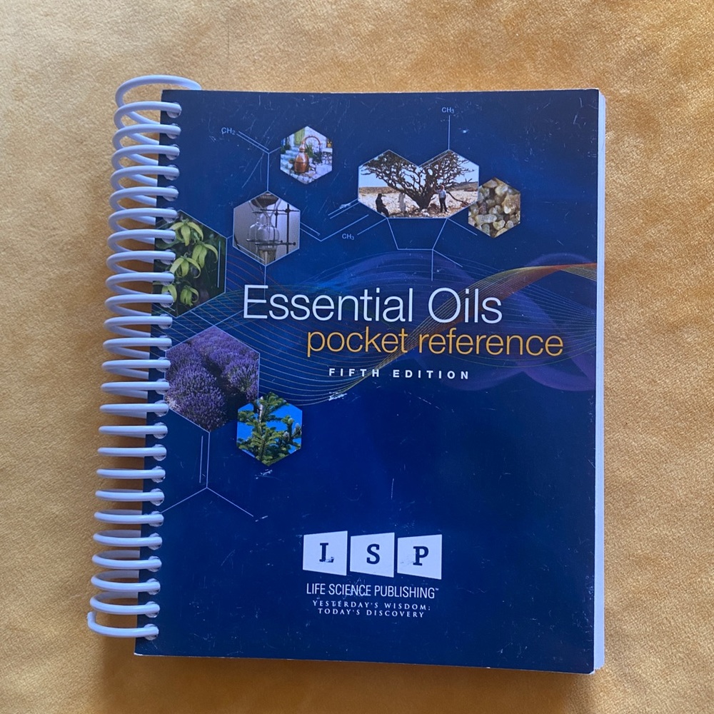 Essential Oils Pocket Reference by Life Science Publishing 5th Edition